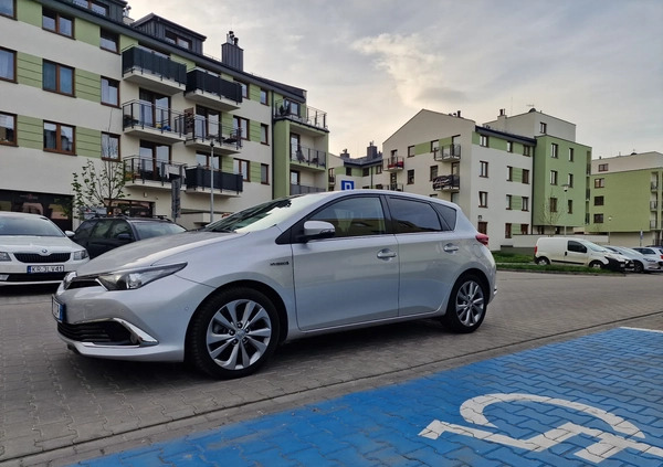 Toyota Auris cena 51900 przebieg: 130000, rok produkcji 2015 z Kraków małe 631